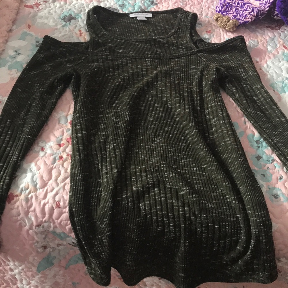 Maternity sweater with cut out shoulder sleeves